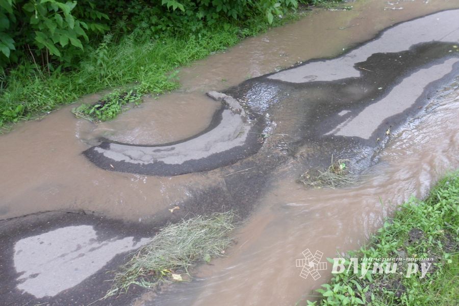 На проспекте Гагарина затопило дорогу (ФОТО)