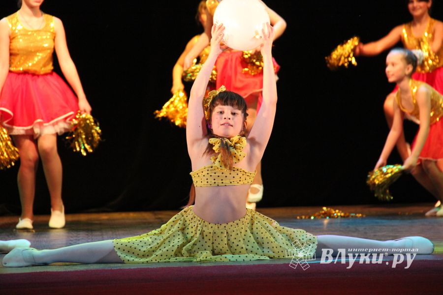 «Великолукская Веснянка» на сцене ДК ЛК