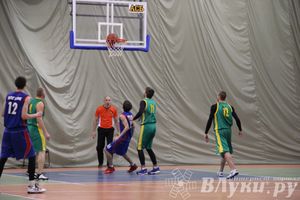 Команда «Экспресс» стала обладательницей Кубка г. Великие Луки по баскетболу