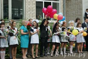 «Последний звонок» в школах Великих Лук