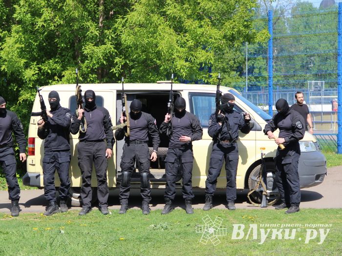 Спецназ «разгромил» на Дятлинке «банду»