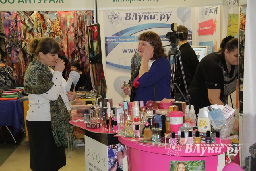 Шестая великолукская универсальная выставка открылась в Великих Луках (фото + видео)