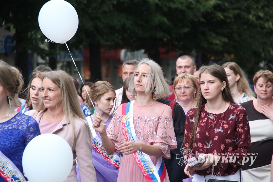 Великолукской «Бригантине» пришлось поплавать под дождём (ФОТО)