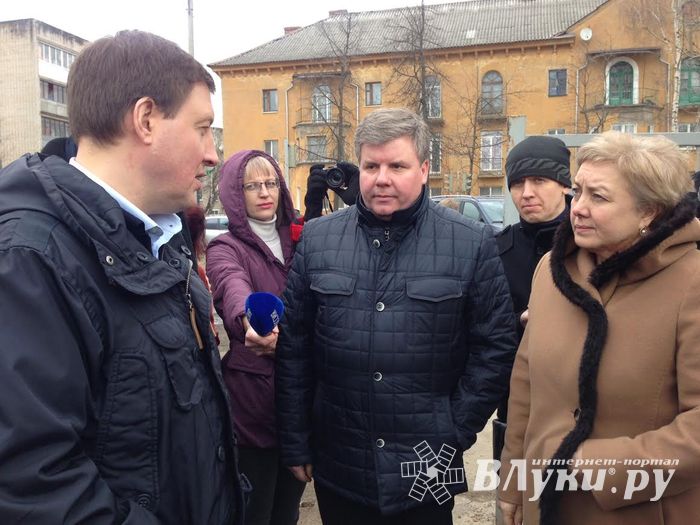 Губернатор осмотрел стройплощадку новой школы на проспекте Гагарина (ФОТО)