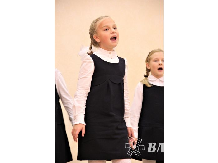 В Великих Луках ученики школы №13 поздравили своих педагогов (ФОТО)