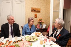 Вера Емельянова поздравила с 90-летием ветерана Великой Отечественной Алексея Рыбакова (фото)