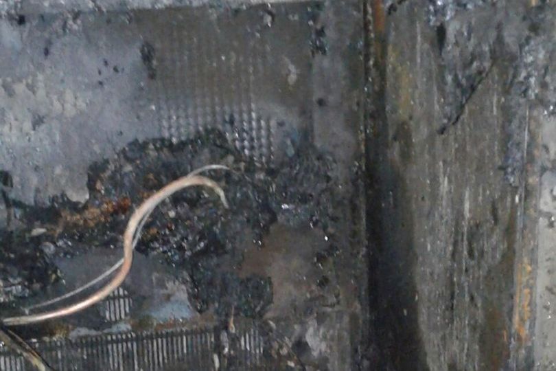 На улице Витебской в Великих Луках произошёл пожар в многоквартирном жилом доме (ФОТО)