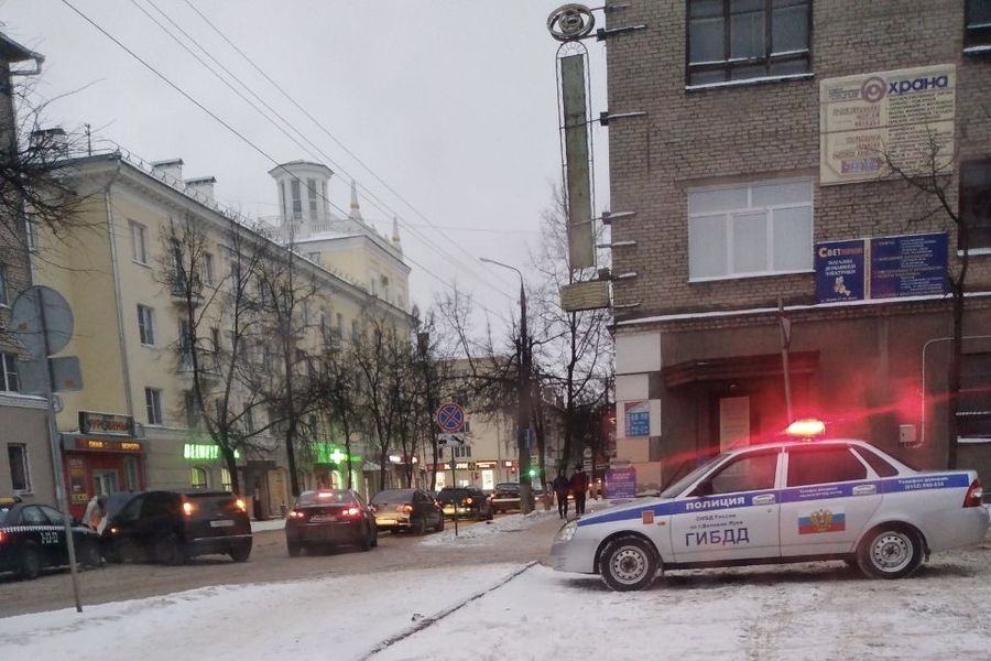 В Великих Луках на Зверева столкнулись автомобили (ФОТО)