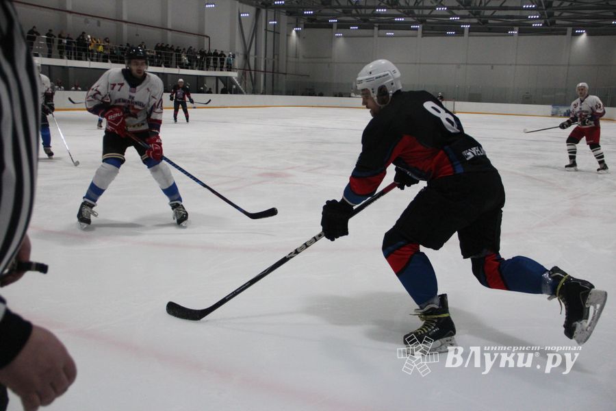 Две победы у великолукских хоккейных команд (ФОТО)