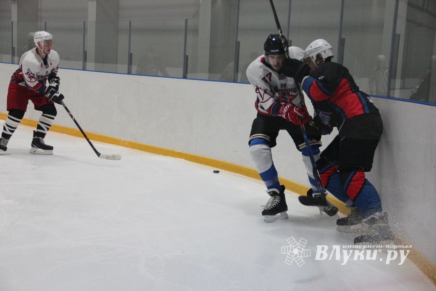 Две победы у великолукских хоккейных команд (ФОТО)