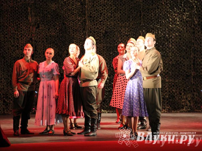 Государственный ансамбль «Русский Север» представил в Великих Луках мюзикл «Василий Теркин» 