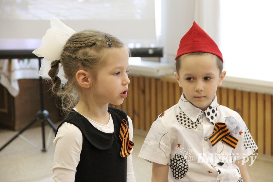 Юные великолучане отметили День победы (ФОТО)