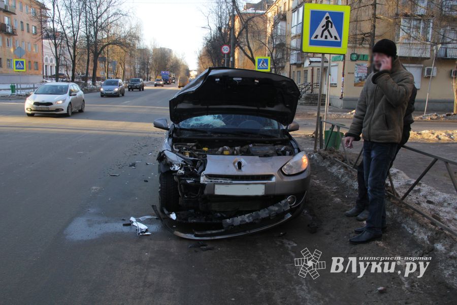 В Великих Луках произошло ДТП (ФОТО)