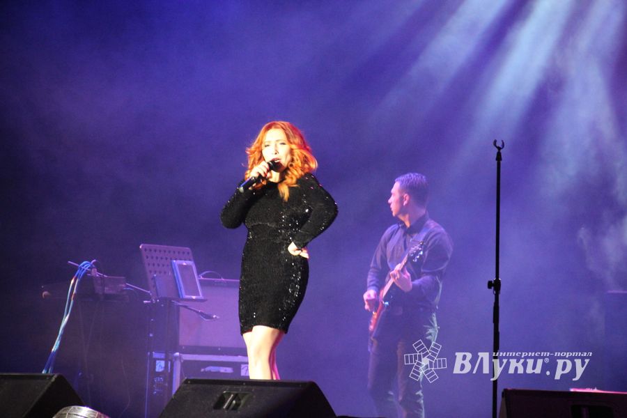 В Великих Луках прошел концерт Анастасии Спиридоновой (ФОТО)