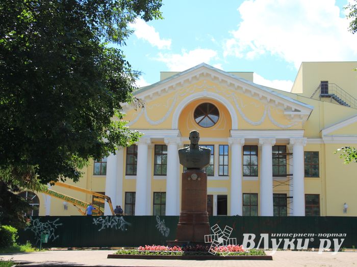 Обновлённый интерьер Великолукского драмтеатра - всё что удалось увидеть (ФОТО)