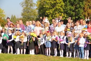 В Великих Луках торжественно встретили День знаний (ФОТО)