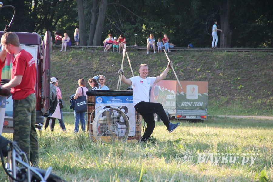 Сегодня вечером аэростаты плыли над городом (ФОТО)