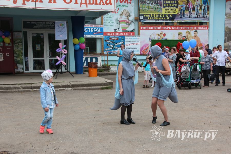 В Великих Луках чествовали близнецов (ФОТО)