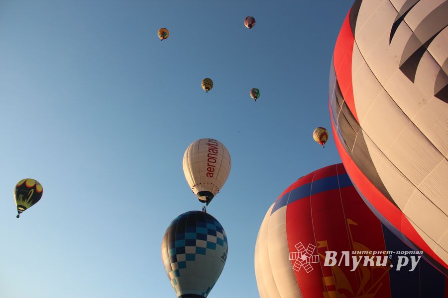 Сегодня вечером аэростаты плыли над городом (ФОТО)