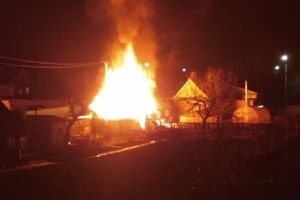 В Великих Луках пожар в жилом секторе (ФОТО)