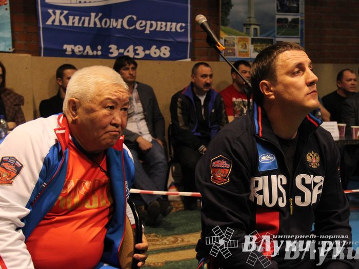 В Великих Луках состоялась матчевая встреча по боксу