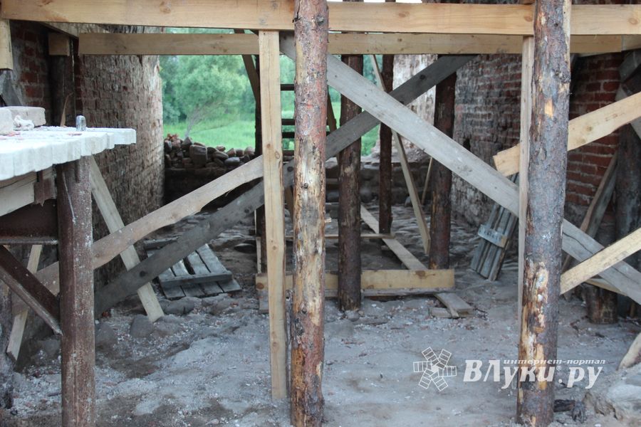 Реконструкция Великолукской крепости продолжается (ФОТО)