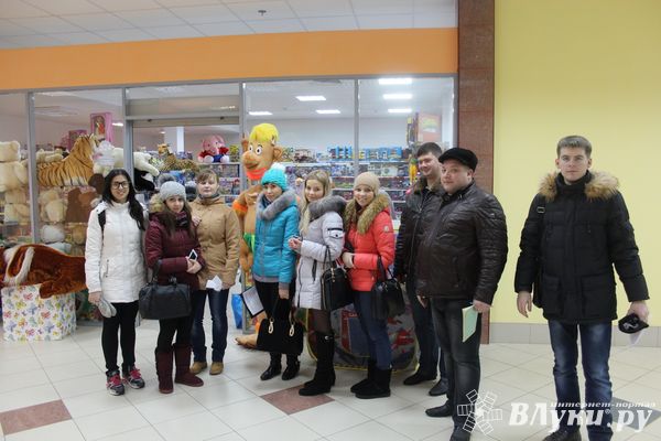 В Великих Луках состоялась молодежная спортивно–интеллектуальная игра «Долой скучные поздравления – мы за реальные приключения» (фото)