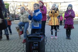 Весёлое шоу на площади Калинина в Великих Луках (ФОТО)