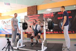 В Великих Луках прошел открытый городской турнир по пауэрлифтингу (фото)