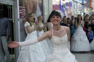 В Великих Луках бегали невесты (ФОТО)