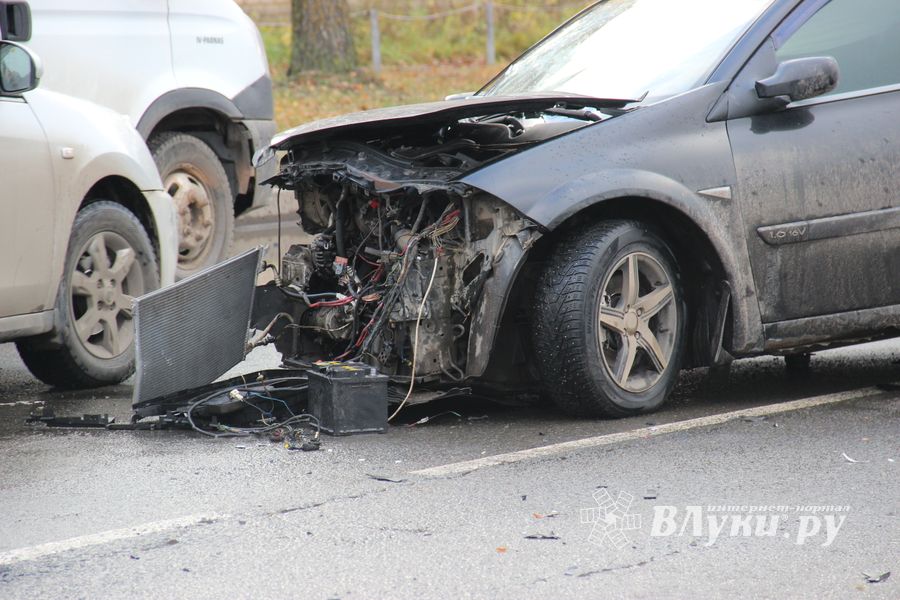 Серьёзное ДТП произошло в Великих Луках (ФОТО)