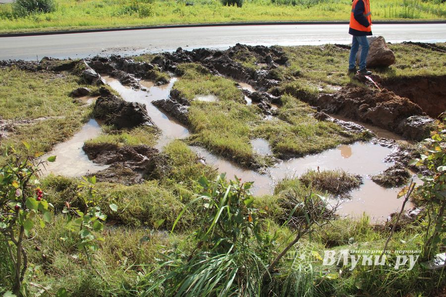 На ул. Гражданской – прорыв водовода (ФОТО)