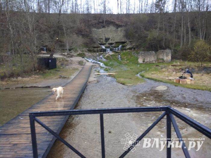 Часовню-купель в память о погибших великолукских паломниках освятили в Изборске