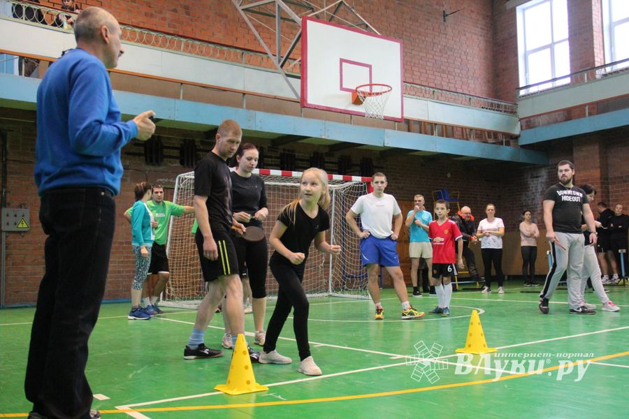 В Великих Луках прошли областные соревнования «Папа, мама, я - спортивная семья» (ФОТО)