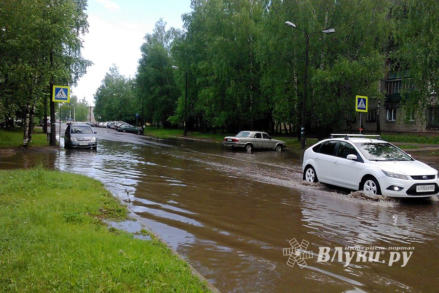 Проспект Гагарина «поплыл» (ФОТО)