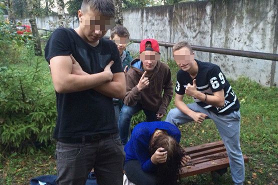 Одним изнасилованием издевательства подростков над 15-летней жительницей Псковской области не ограничились (фото)