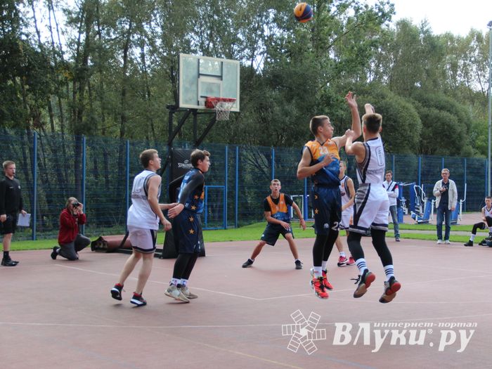В Великих Луках прошли региональные соревнования «Оранжевый мяч» (ФОТО)
