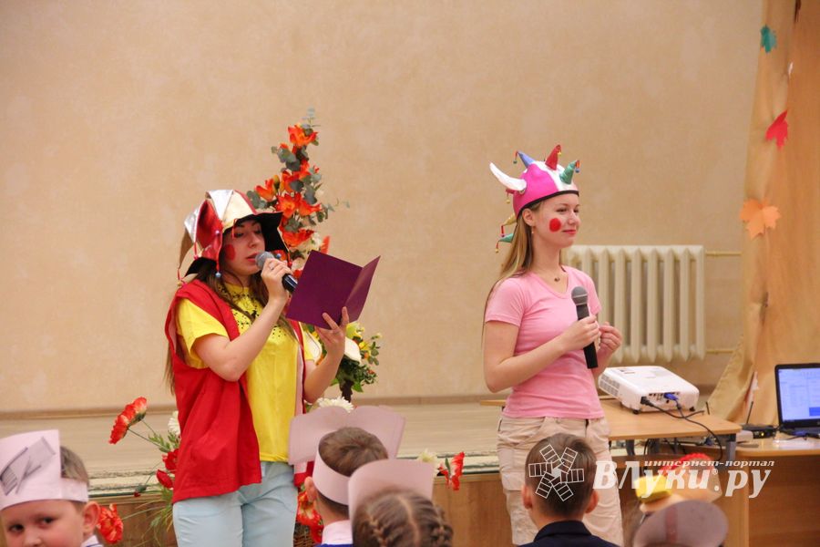 Зачем самых младших учеников 13-й школы испачкали мелом (ФОТО)