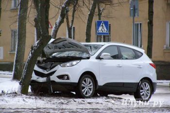 Снег стал причиной нескольких аварий в Великих Луках (ФОТО)
