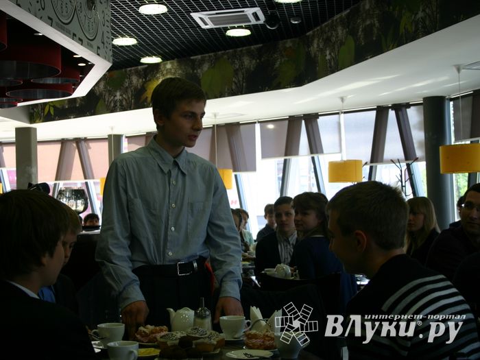 Великолукские школьники посетили "Литературное кафе"