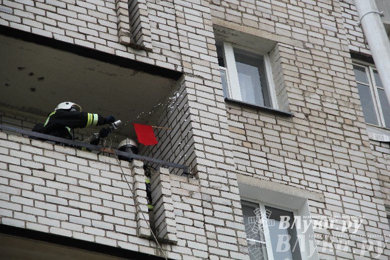 В Великих Луках прошли областные соревнования среди пожарных по спасению пострадавших