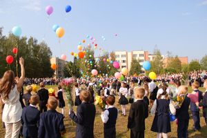1 сентября в школах Великих Лук прошли Торжественные линейки (ФОТО)