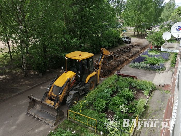 На улице Щорса благоустраивают двор (ФОТО)