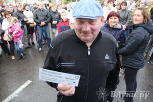 В Великих Луках прошла «Весенняя автоярмарка Великие Луки — 2015» (фото)