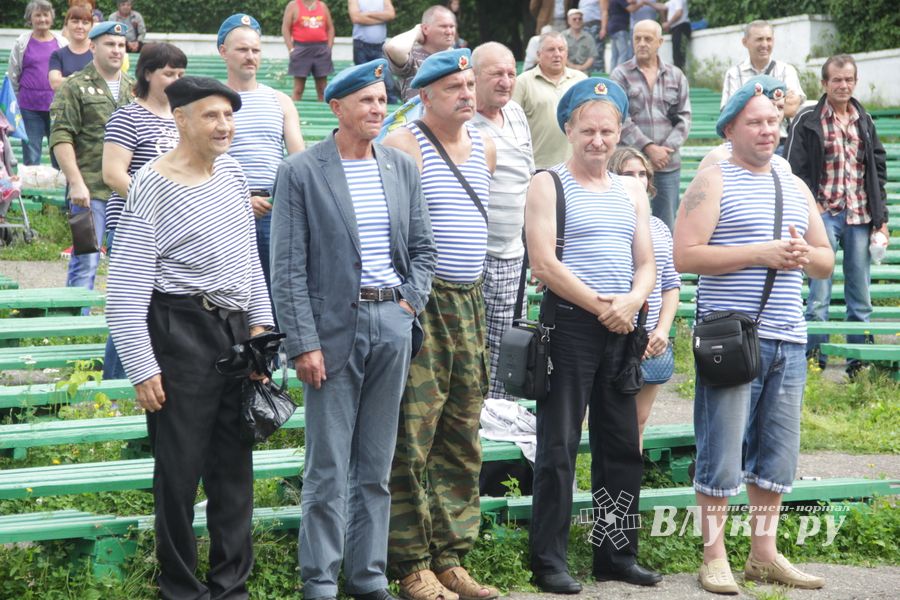 В Великих Луках отмечают День ВДВ (ФОТО)
