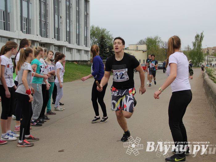 В Великих Луках прошла весенняя городская эстафета (фото)