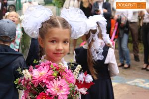 ВЛуки.ру и сеть книжных магазинов «Любопыт» и «Мир печати». объявляют фотоконкурс «Моё 1 сентября»