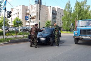 Фотофакт: из-за колеса образовалась пробка