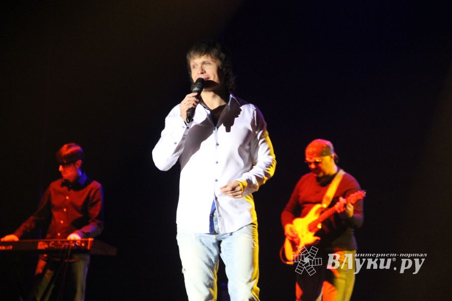В Великих Луках состоялся концерт Артура (фото)