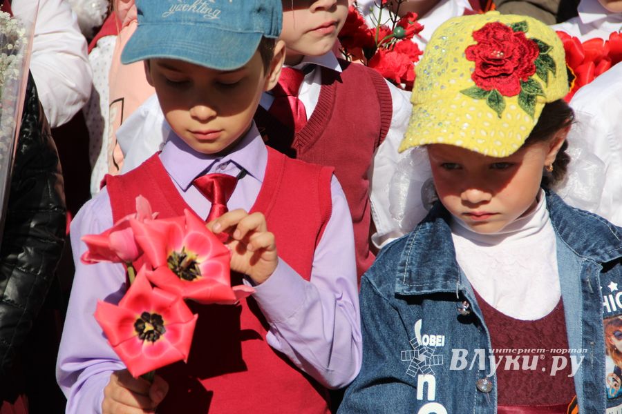 Юные великолучане почтили память бойцов Великой войны (ФОТО)